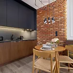 Appartement Rakowicka Brick Near Station By Renters Cracovie
