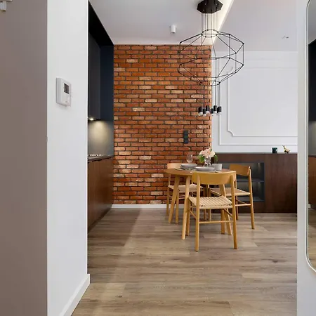 Rakowicka Brick Near Station By Renters