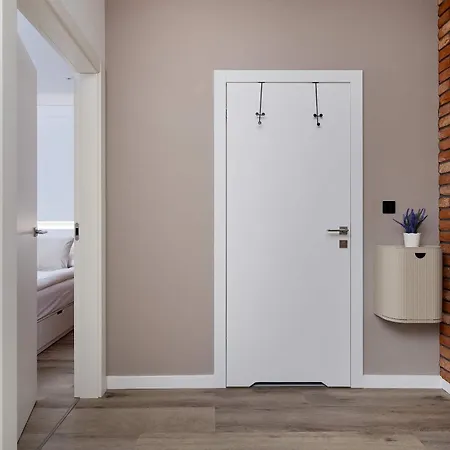 Rakowicka Brick Near Station By Renters Daire