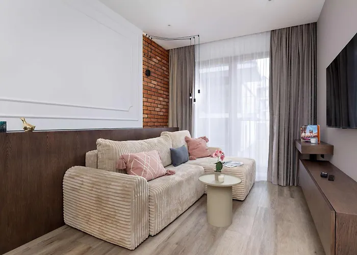 Apartamento Rakowicka Brick Near Station By Renters