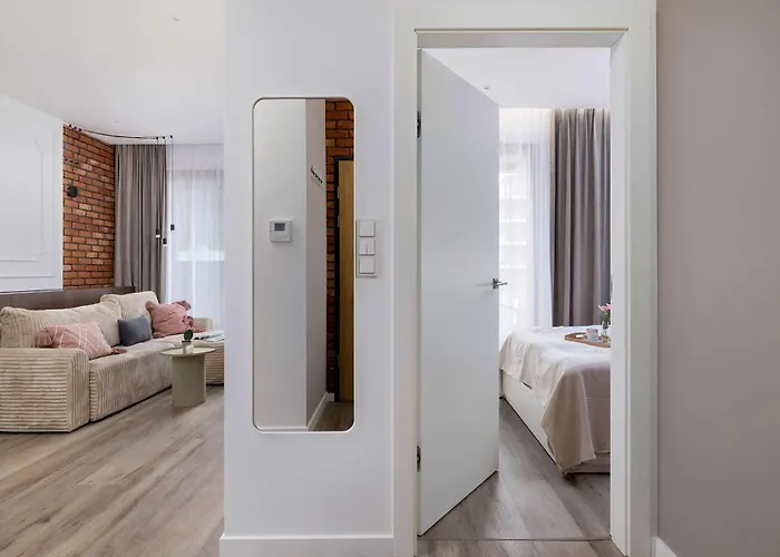 Apartamento Rakowicka Brick Near Station By Renters *