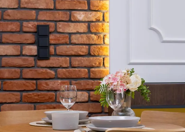 Rakowicka Brick Near Station By Renters * Cracóvia