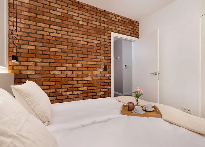 Rakowicka Brick Near Station By Renters *